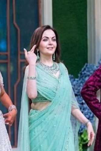 'Background Dancer Bana Diya' Fans Troll Aishwarya Rai As She Danced To ...