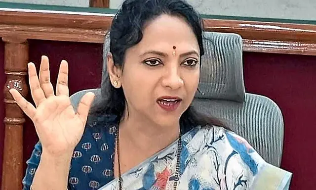 State Women's Commission chief visits KMCRI in Hubballi, seeks action ...