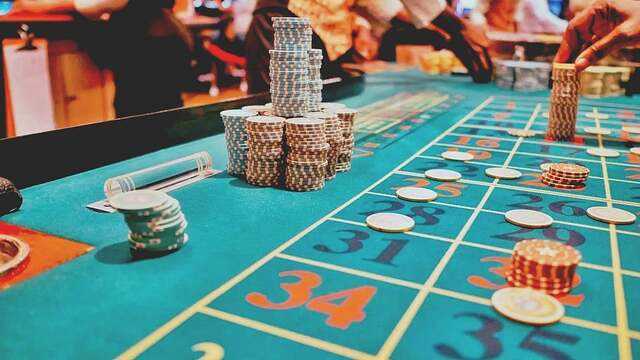 17 Held In Late-Night Gambling Raid, ₹1.46 Lakh Cash Seized In MP's Mandsaur