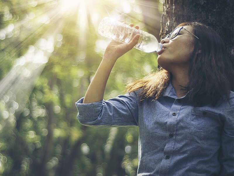 Drinking Water While Standing Why Standing And Drinking Water Is A Bad Habit