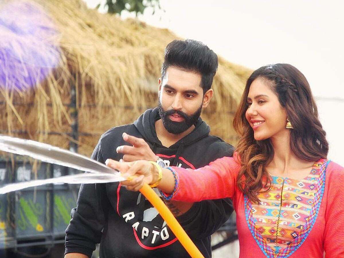 Singham: Parmish Verma and Sonam Bajwa look utterly adorable in the latest still from the movie Singham: Parmish Verma and Sonam Bajwa look utterly adorable in the latest still from the movie