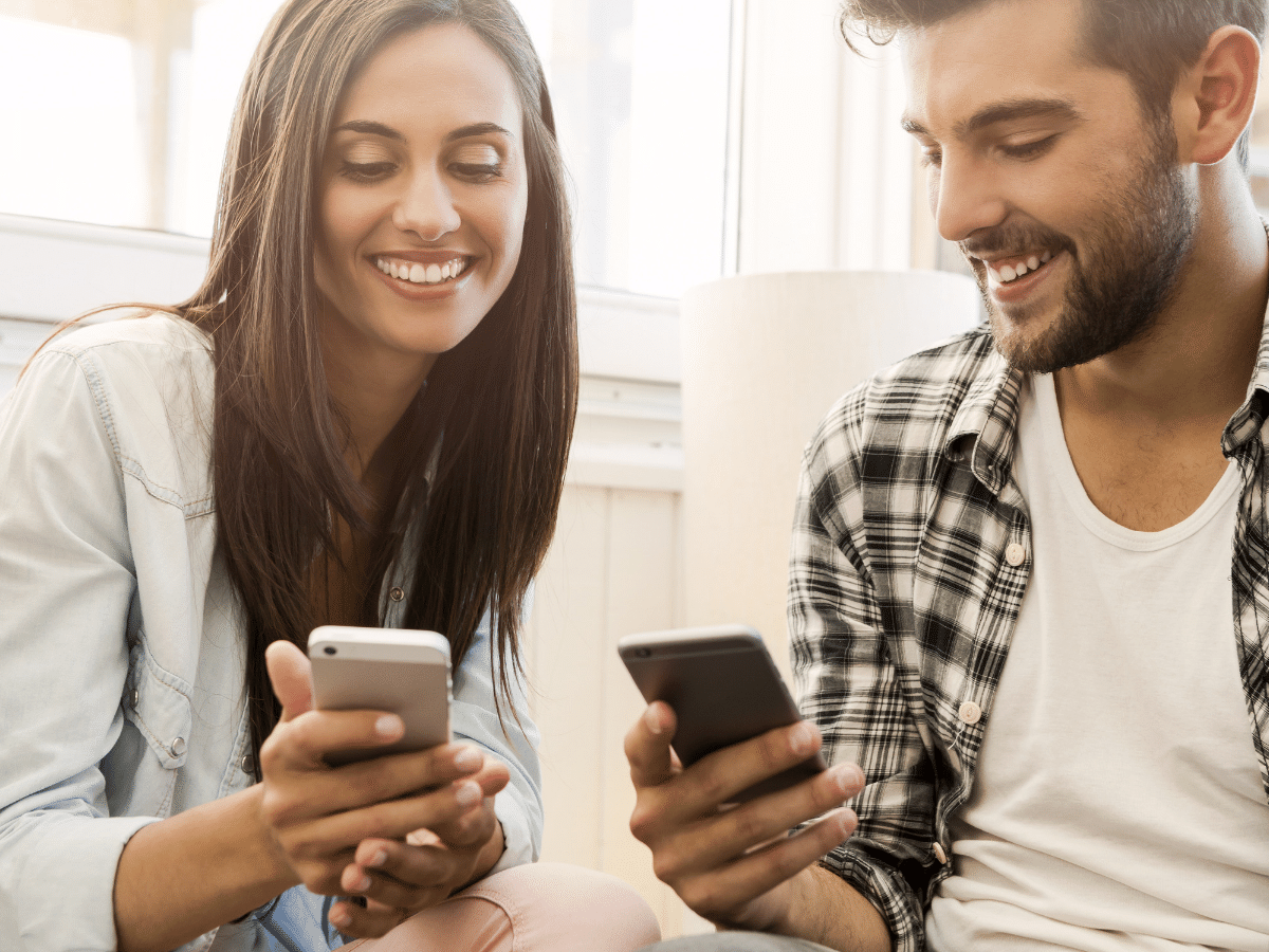 Heres What A Couples Texting Style Reveals About Their - 