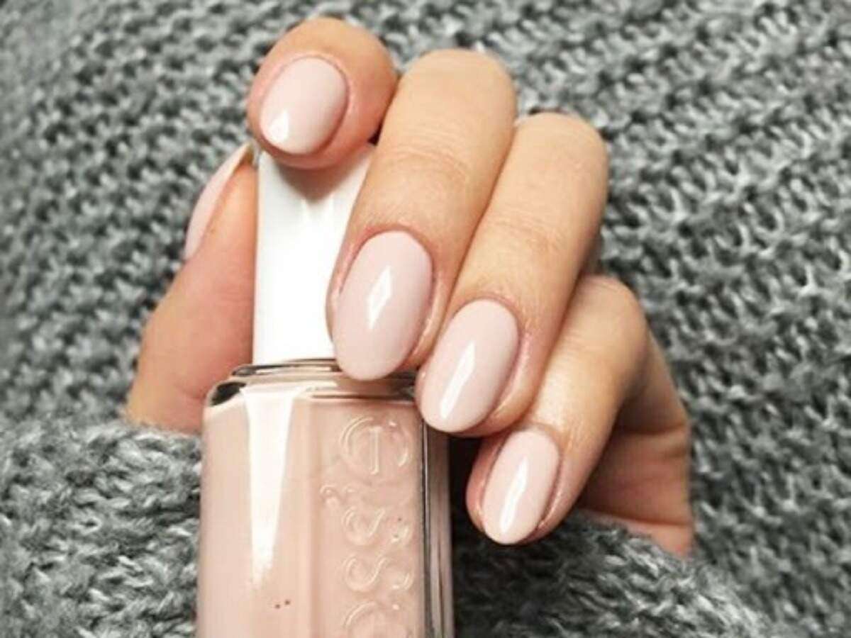Best ways to make short nails look longer Best ways to make short nails look longer